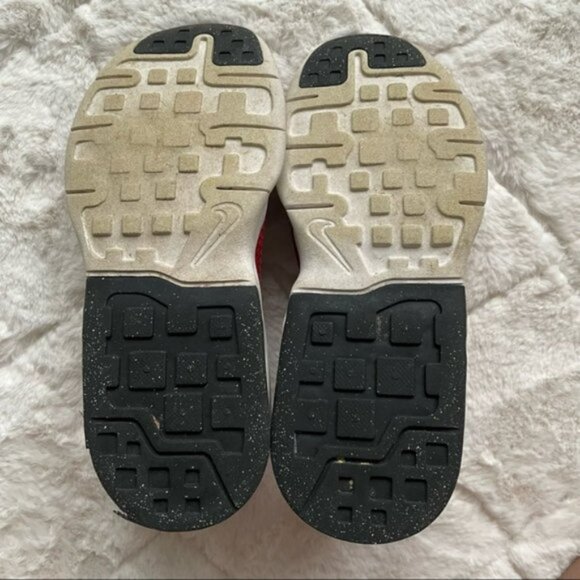 Nike | Red and White Air Max Motion LW PS Running Shoe | Size 11C - Picture 6 of 9